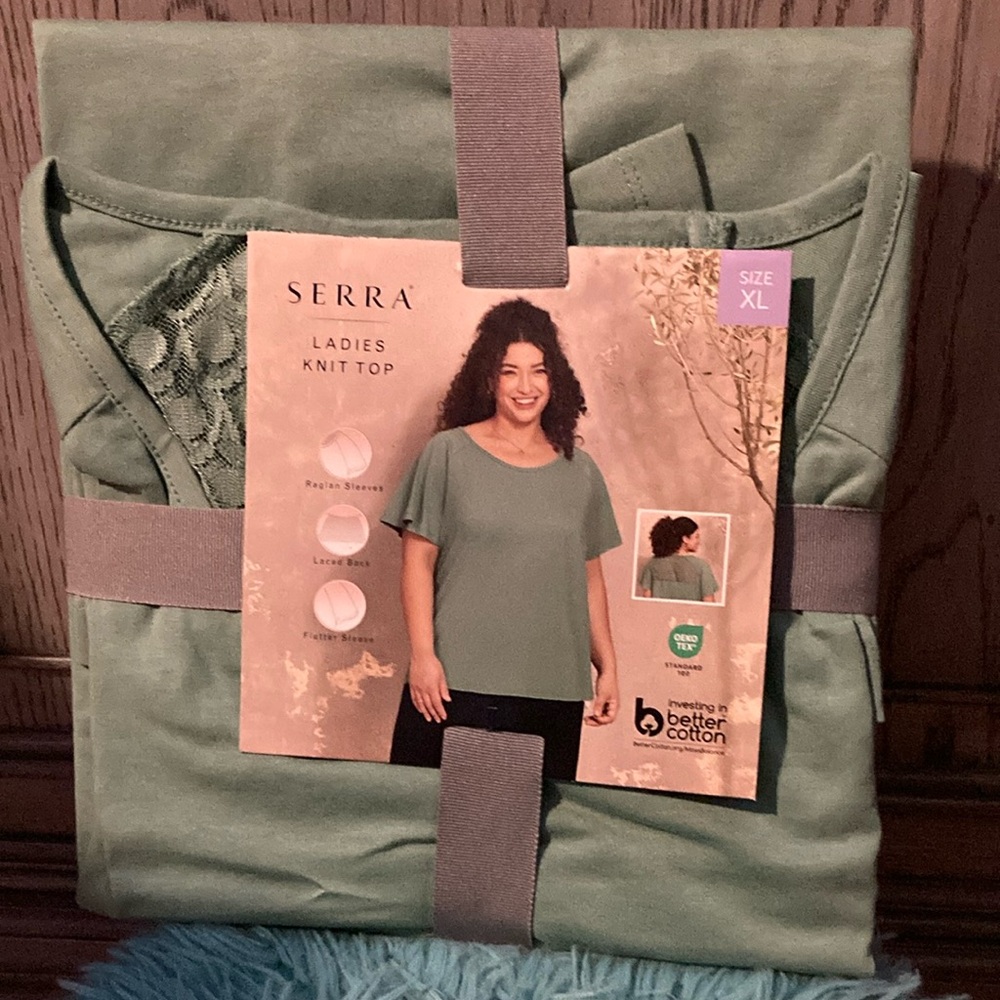 BRAND NEW WOMANS TOP SIZE XL! SMOKE FREE HOME!